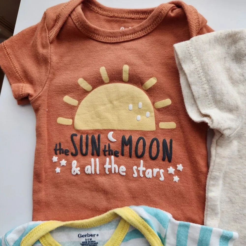 6 Gerber Assorted Short Sleeve Bodysuit Onesies, Cotton. 0-3 Month